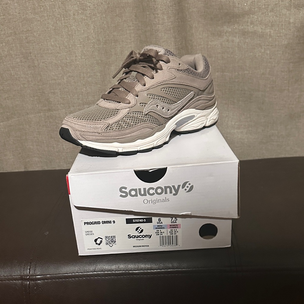 Saucony Women’s Sneakers in Taupe